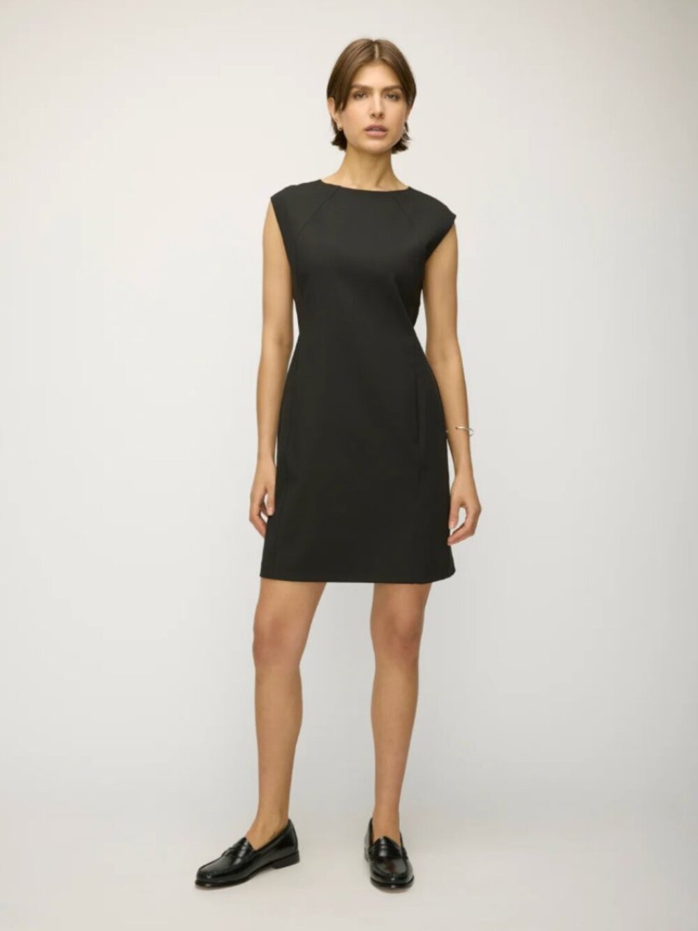 Kit + Ace Pursuit Capsleeve Shift Dress Black Medium